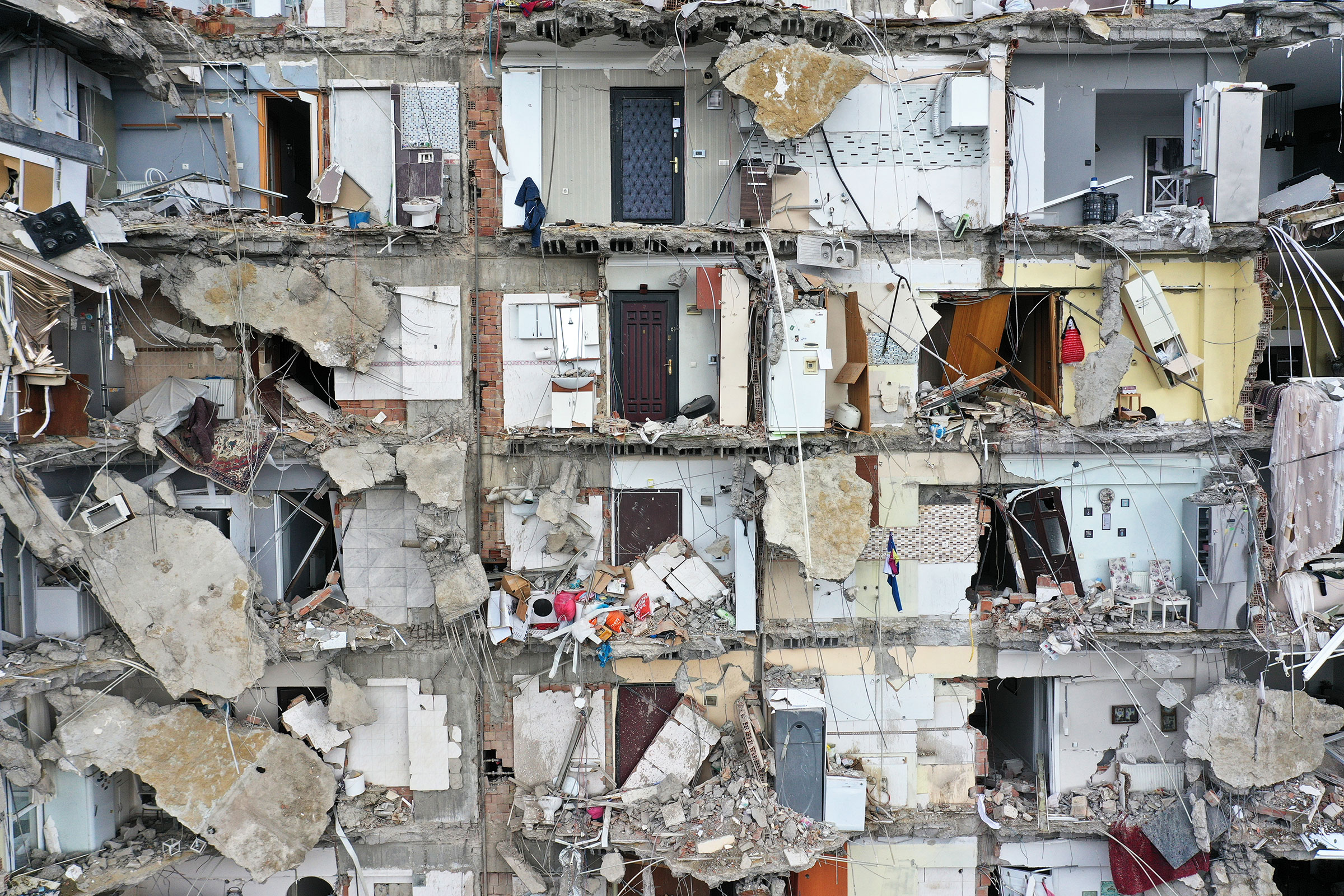 An aerial view of a damaged building after an earthquake in Adana, Turkey on Feb. 06, 2023. (Oguz Yeter—Anadolu Agency/Getty Images)