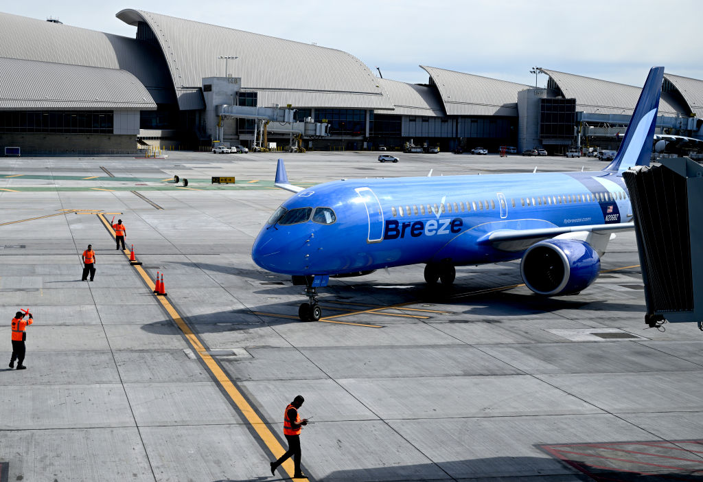 Breeze had an inaugural flight from LAX to New York's Westchester County on November 2, 2022. (Brittany Murray / MediaNews Group / via Getty Images)