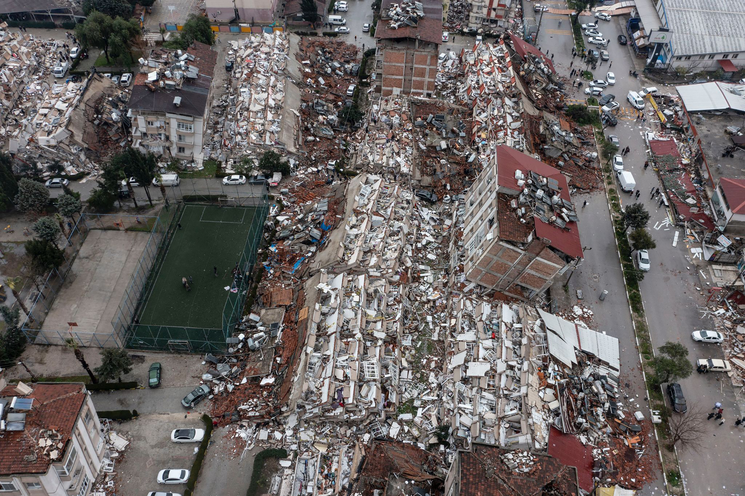 Hatay'da çöken binaların havadan görünümü.  (Ercin Ertürk—Anadolu Ajansı/Getty Images)
