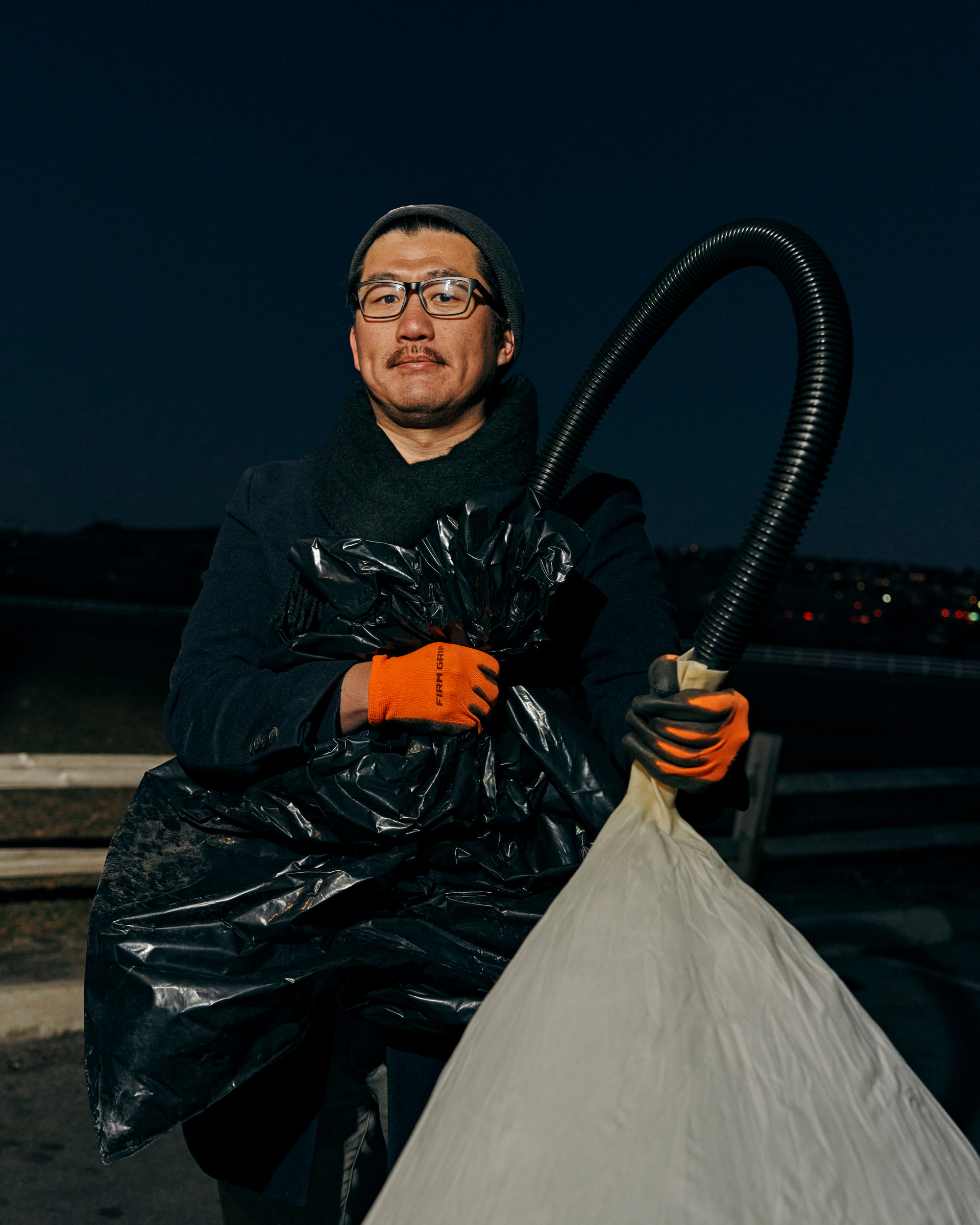 Co-founder Andrew Song of solar geoengineering startup Make Sunsets holds a weather balloon filled with helium, air and sulfur dioxide at a park in Reno, Nevada, United States on February 12, 2023.
