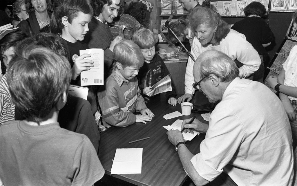 Author Roald Dahl autographing books in Dun Laoghaire shopping centre, Oct. 22, 1988. (Independent News and Media—Getty Images)