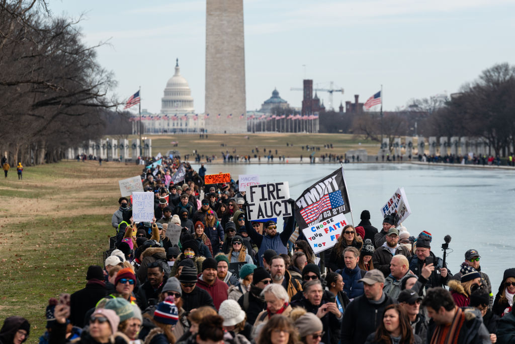 Demonstrators march to the Lincoln Memorial during an anti-vaccine mandate rally on the National Mall in Washington, D.C., U.S., on Sunday, Jan. 23, 2022. (Eric Lee-Bloomberg/Getty Images)
