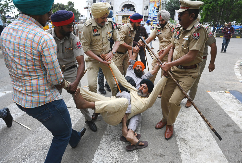 Punjab police forcefully removed the supporters of protesting against the Police action against Waris Panjab de Head Amritpal Singh from sohana light point of International Airport Road on Tuesday March 21, 2023 in Mohali, India. (Sanjeev Sharma/Hindustan Times)