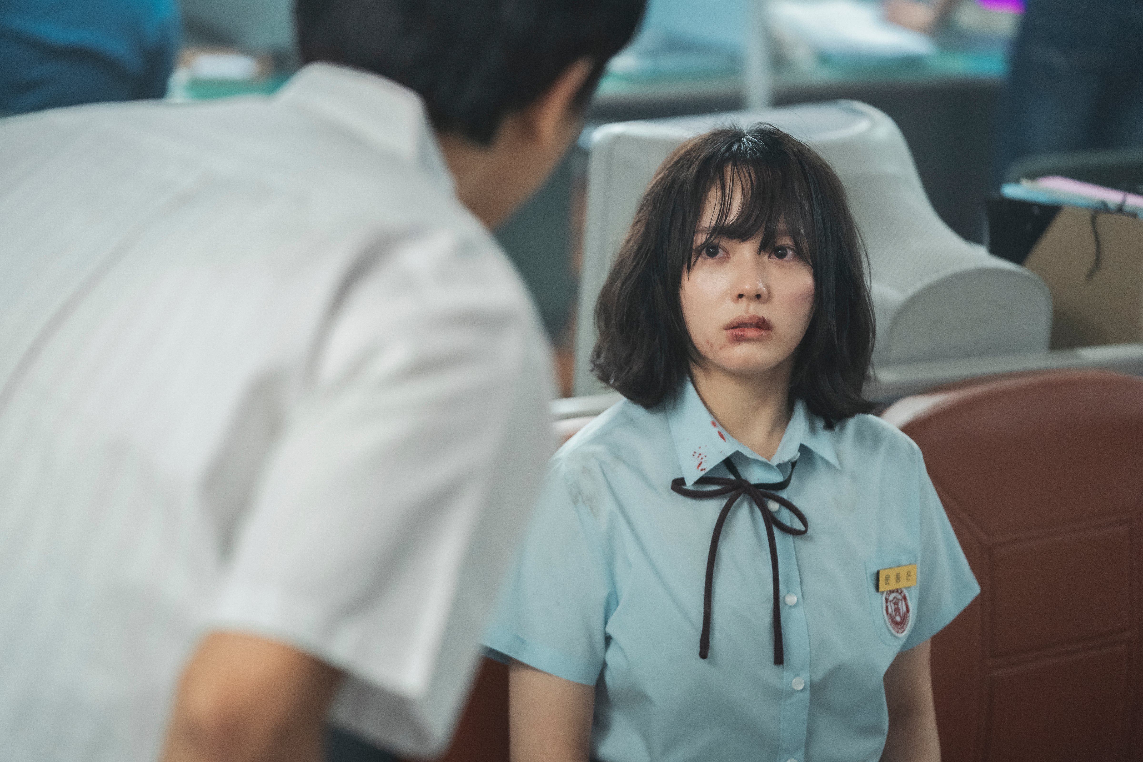 Jung Ji-so as a teenaged Moon Dong-eun (Graphyoda/Netflix)