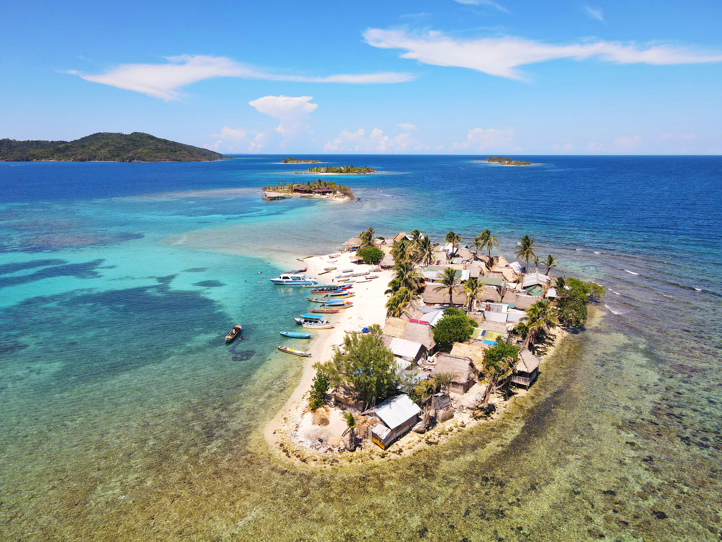 A view of Cayos Cochinos Archipelago, Roatan, Honduras. (Antonio Busiello—Getty Images)