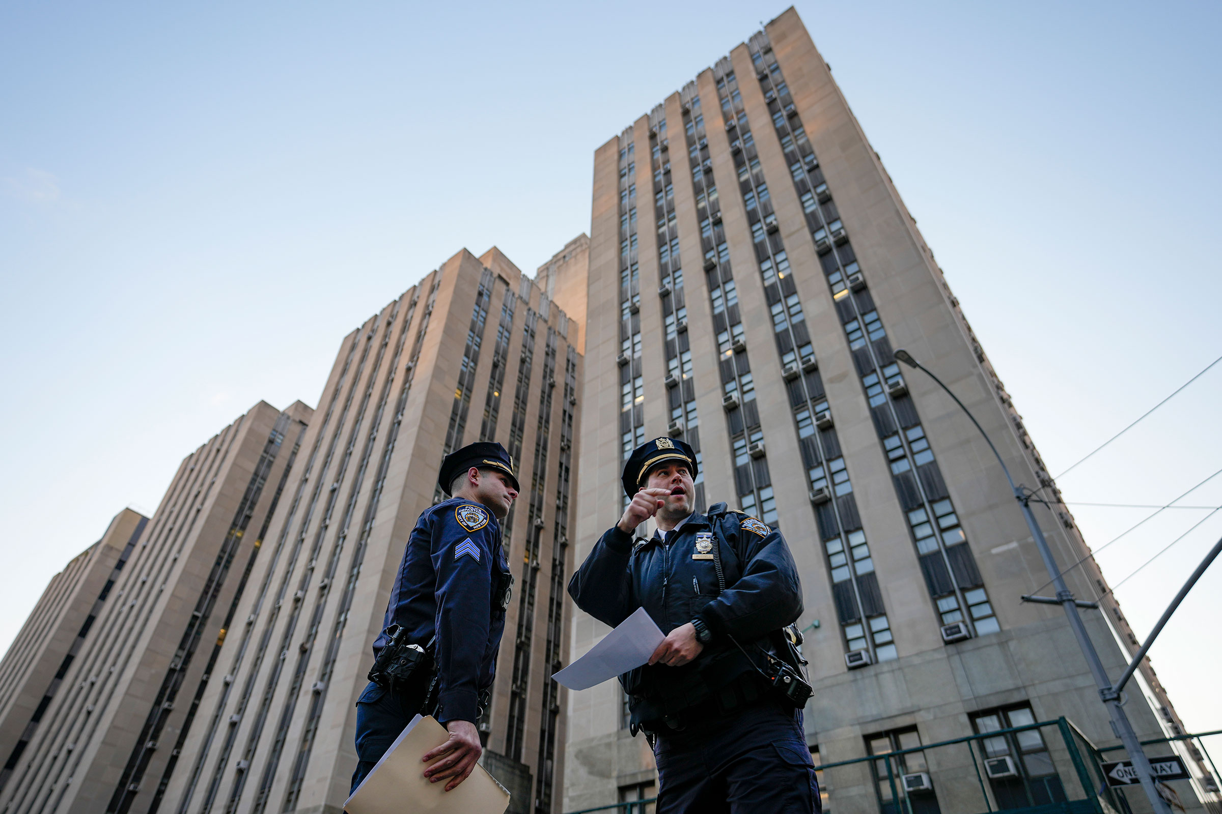 Police officers secure the perimeter outside Manhattan Criminal Court, on April 4, 2023. (John Minchillo—AP)