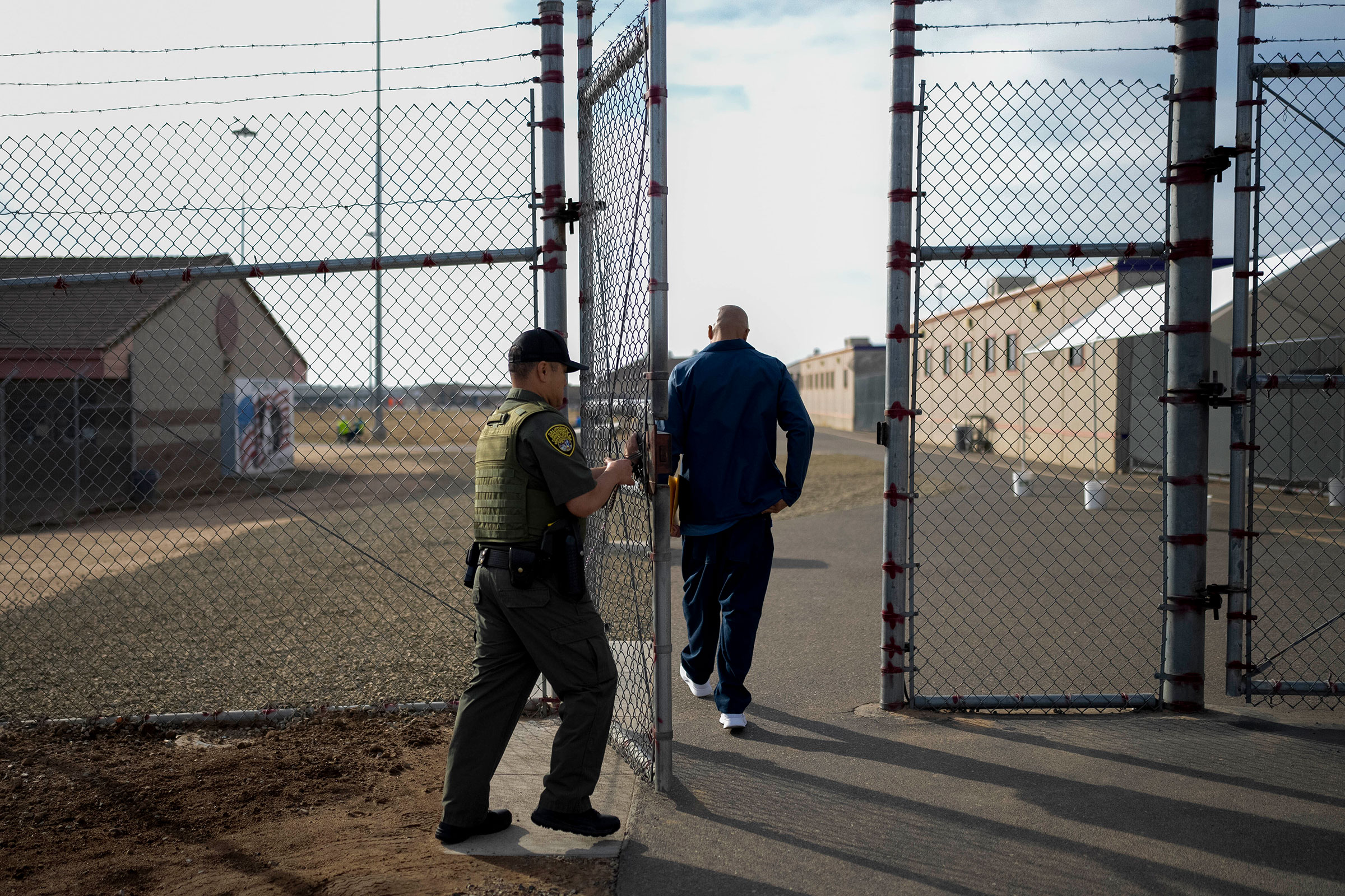 Officer Jimmy Bliatout closes a gate after a prisoner enters the yard at Valley State Prison in Chowchilla, Calif., Friday, Nov. 4, 2022. (Jae C. Hong—AP)