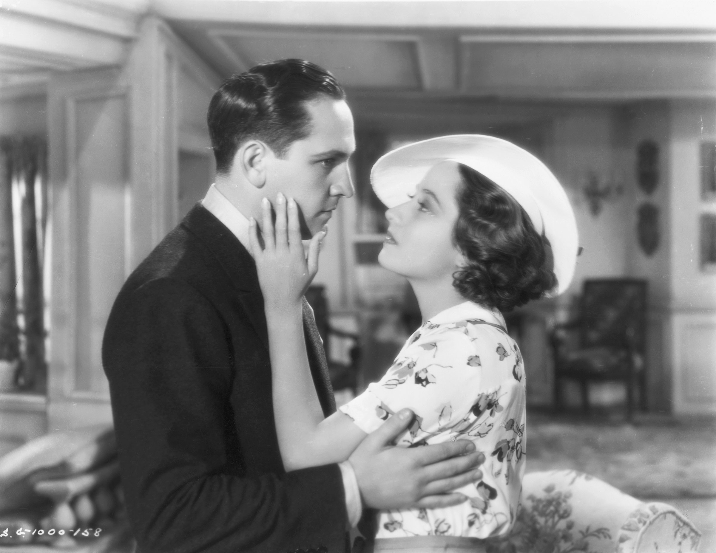 Fredric March and Merle Oberon in The Dark Angel