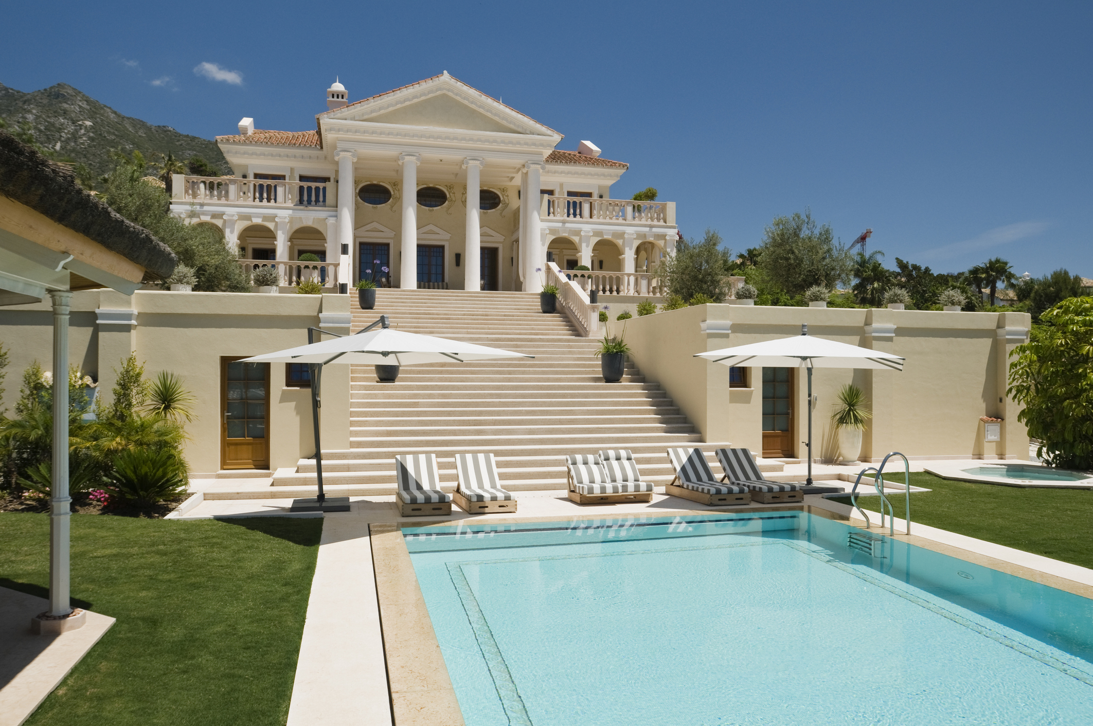 Luxury Home With Swimming Pool