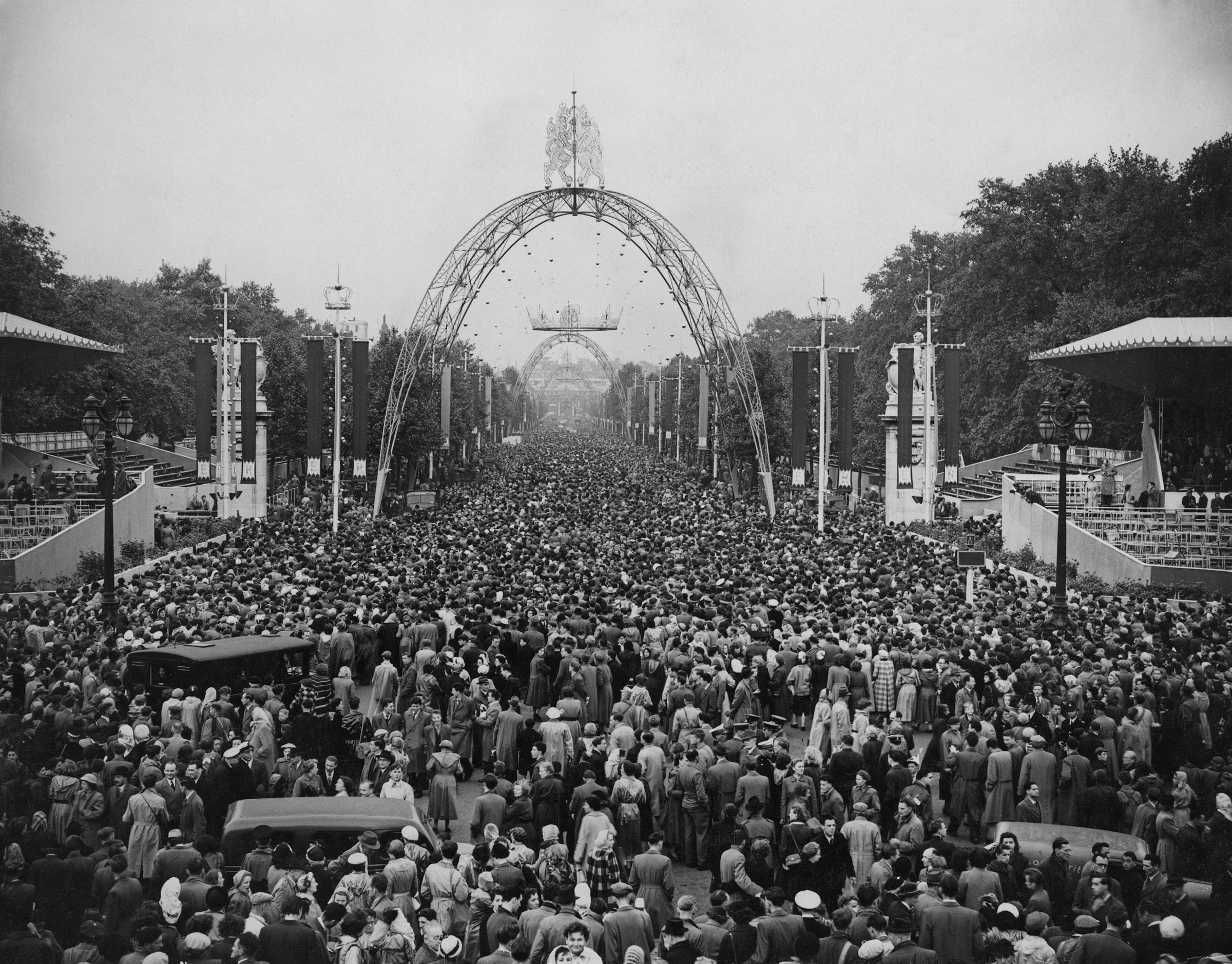 A crowd gathers to watch the return of Queen Elizabeth II to the Palace after the Coronation State Drive through London, on June 2, 1953. (Reg Burkett—Keystone/Getty Images)