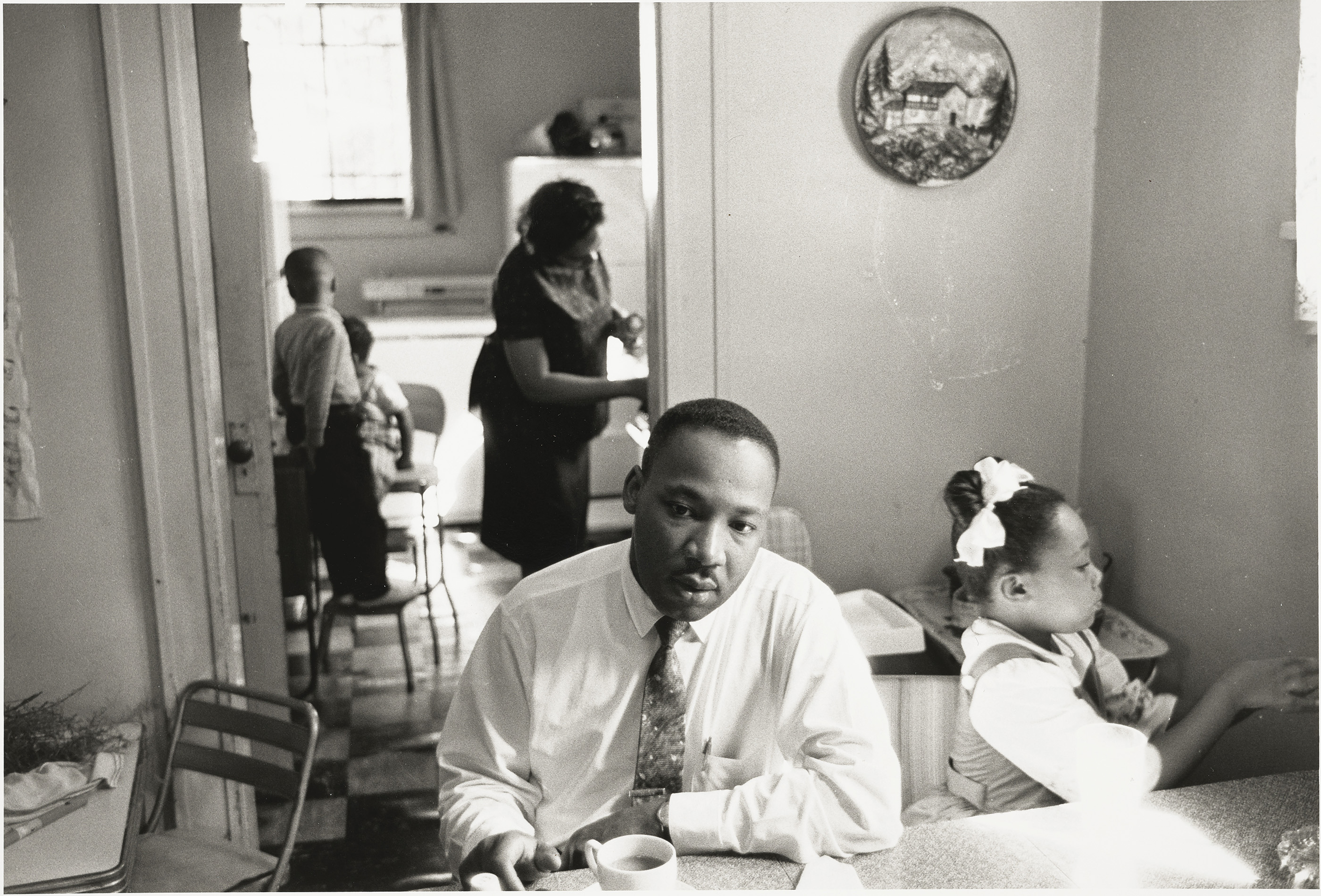 James Karales for Look magazine / Library of Congress (King at home with family, 563 Johnson Avenue, Atlanta, fall 1962)