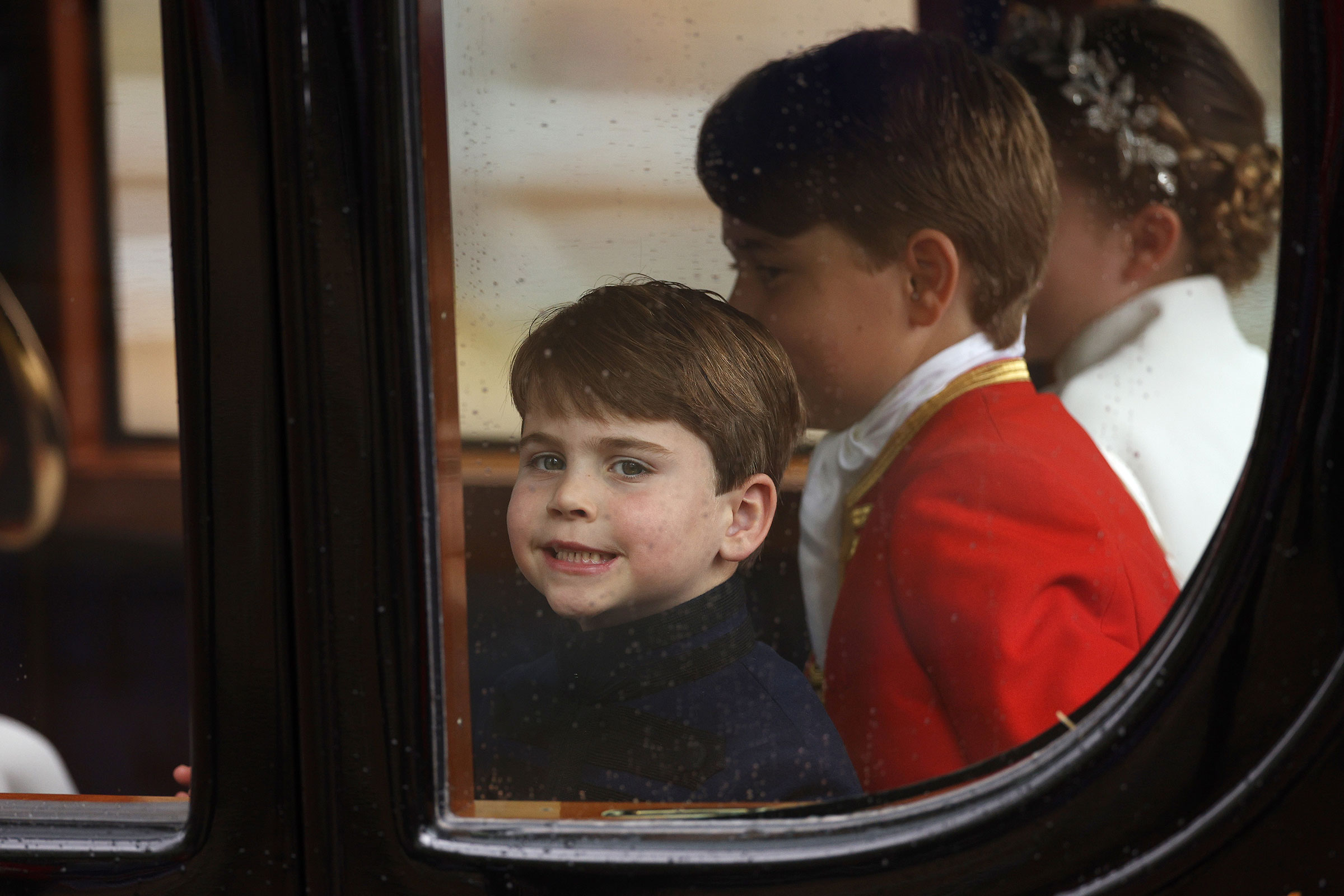 Prens Louis, Onur Sayfası Prens George ve Galler Prensesi Charlotte taç giyme töreninden ayrıldı.  (Richard Heathcote—Getty Images)