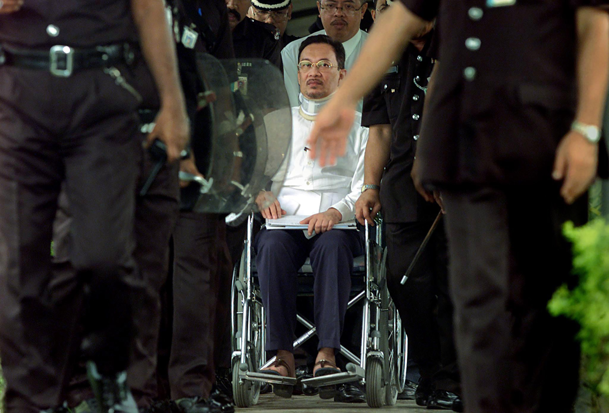 Anwar Ibrahim at Sungai Buloh Prison on May 12, 2001. Anwar was sacked as deputy PM in 1998 and indicted on abuse of power and sodomy charges he says were made up after a clash with Prime Minister Mahathir Mohamad. His convictions were overturned and pardoned, and he became Prime Minister in 2022. (Reuters)