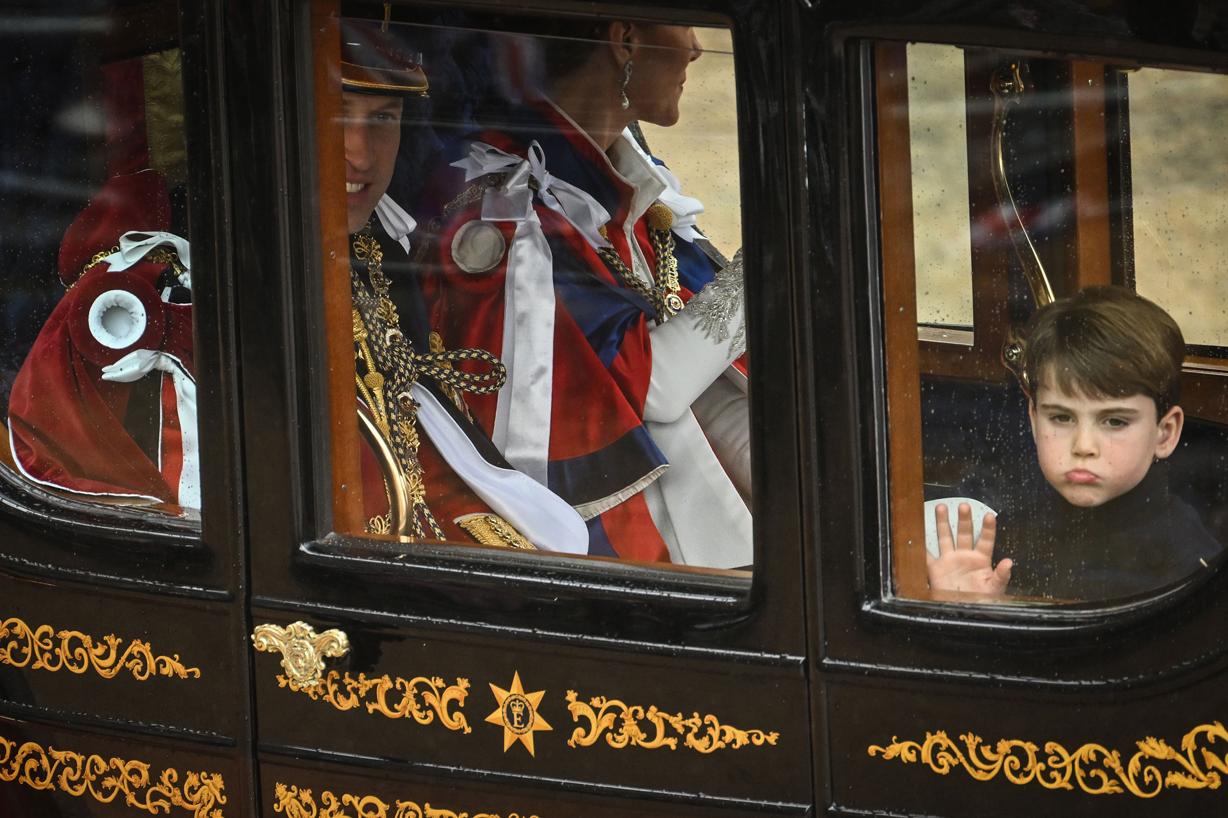 Prens Louis, Kral Charles'ın taç giyme töreninde şovu çaldı