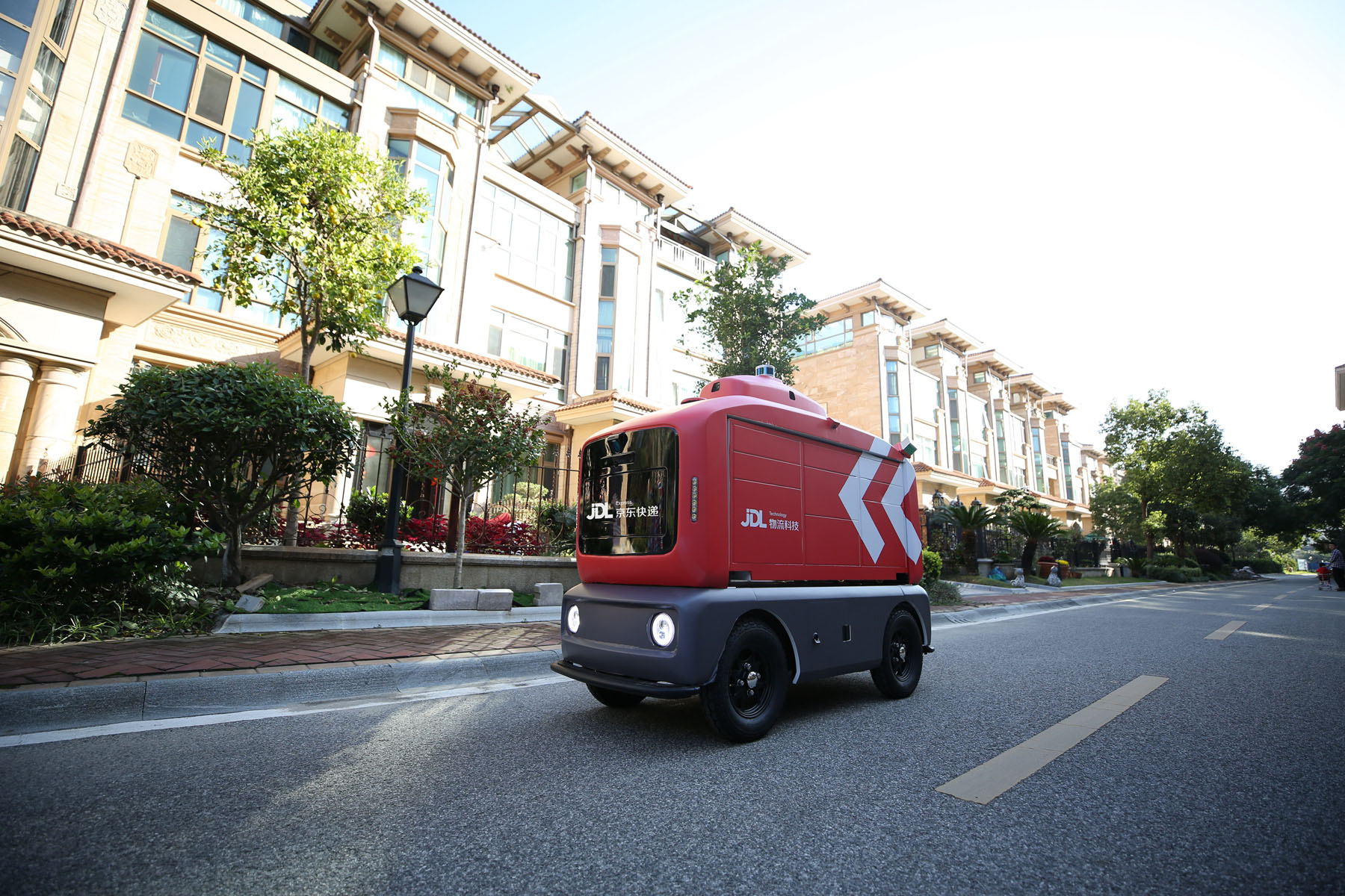 JD Autonomous Delivery Robot delivers orders in Changshu, China. (Courtesy of JD.com)