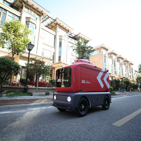 JD Autonomous Delivery Robot delivers orders in Changshu, China.
