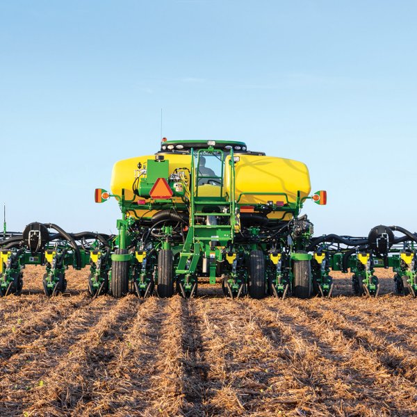 A John Deere 8R Tractor with the ExactEmerge planter.