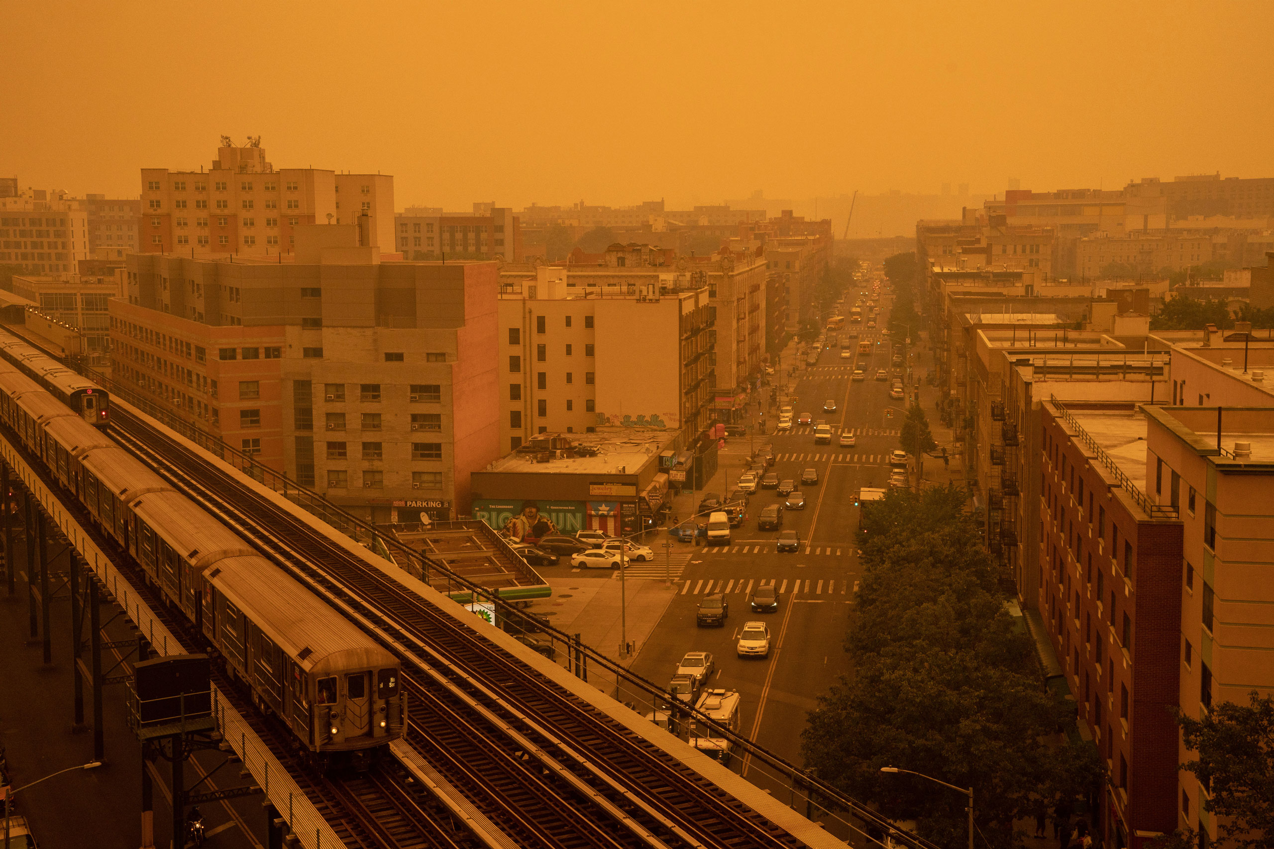 Smoky haze from wildfires in Canada blankets a neighborhood in the Bronx, in New York City, on June 7, 2023. (David Dee Delgado—Getty Images)