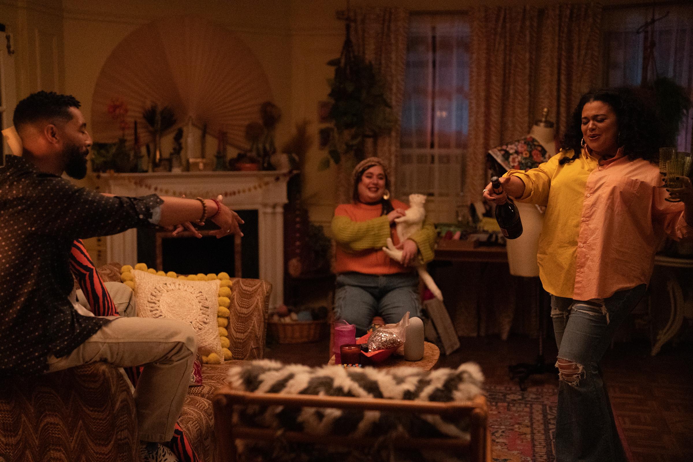 Survival of the Thickest. (L to R) Tone Bell as Khalil, Liza Treyger as Jade and Michelle Buteau as Mavis in Survival of the Thickest. Cr. Vanessa Clifton/Netflix © 2023