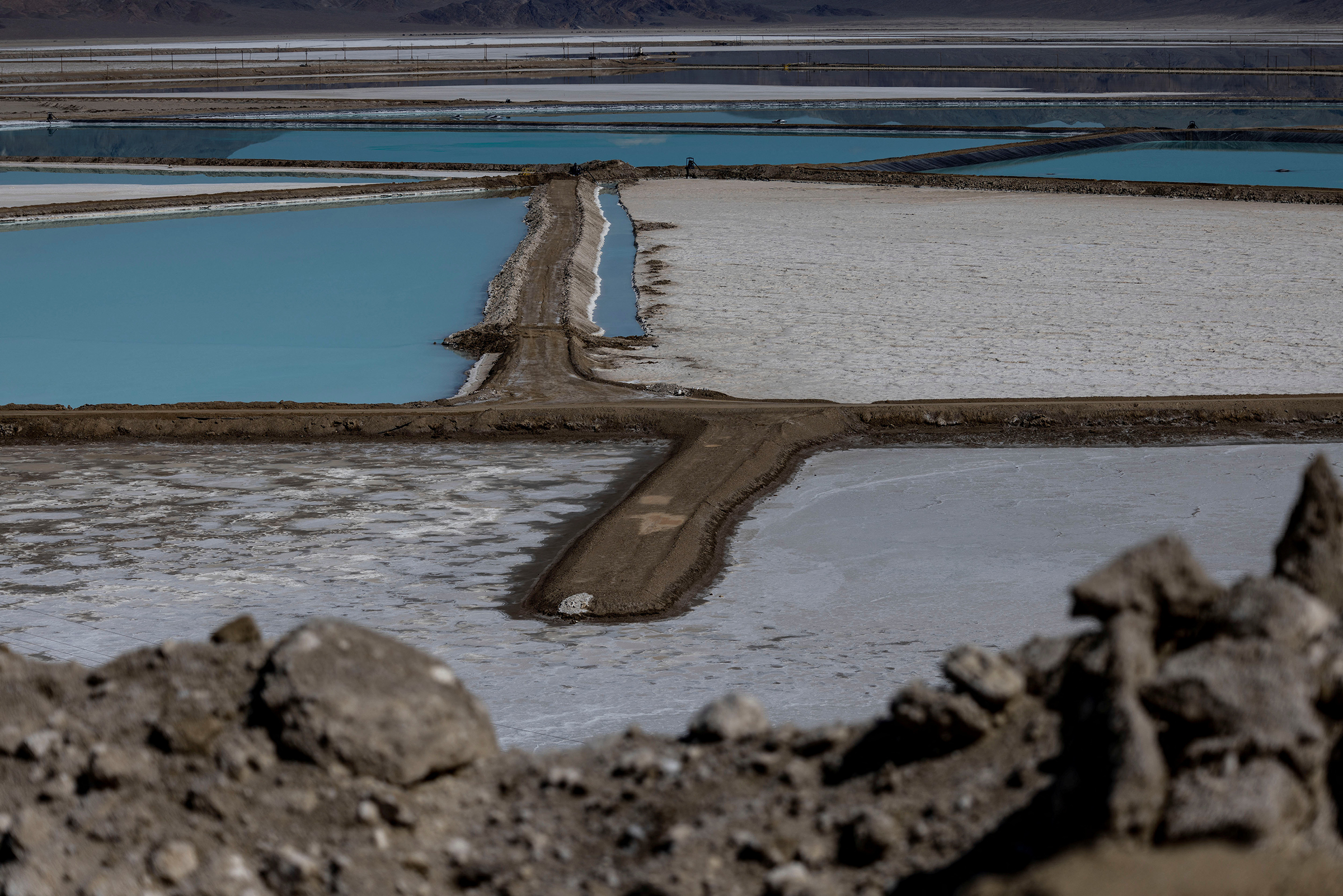 Lithium evaporation ponds are seen at Albemarle Lithium production facility in Silver Peak, Nev., on Oct. 6, 2022. (Carlos Barria—Reuters)