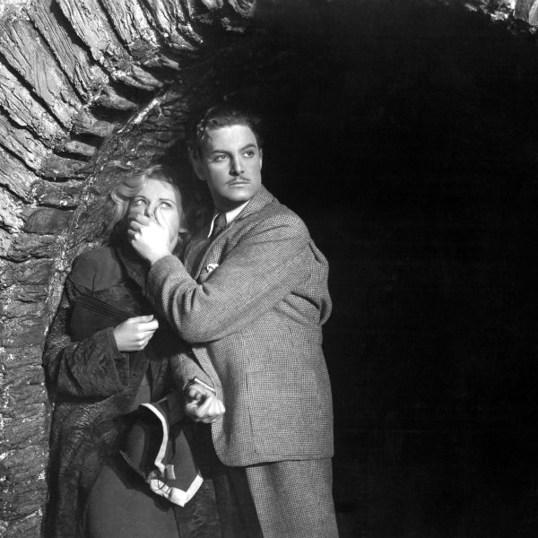 Madeleine Carroll and  Robert Donat in The 39 Steps.