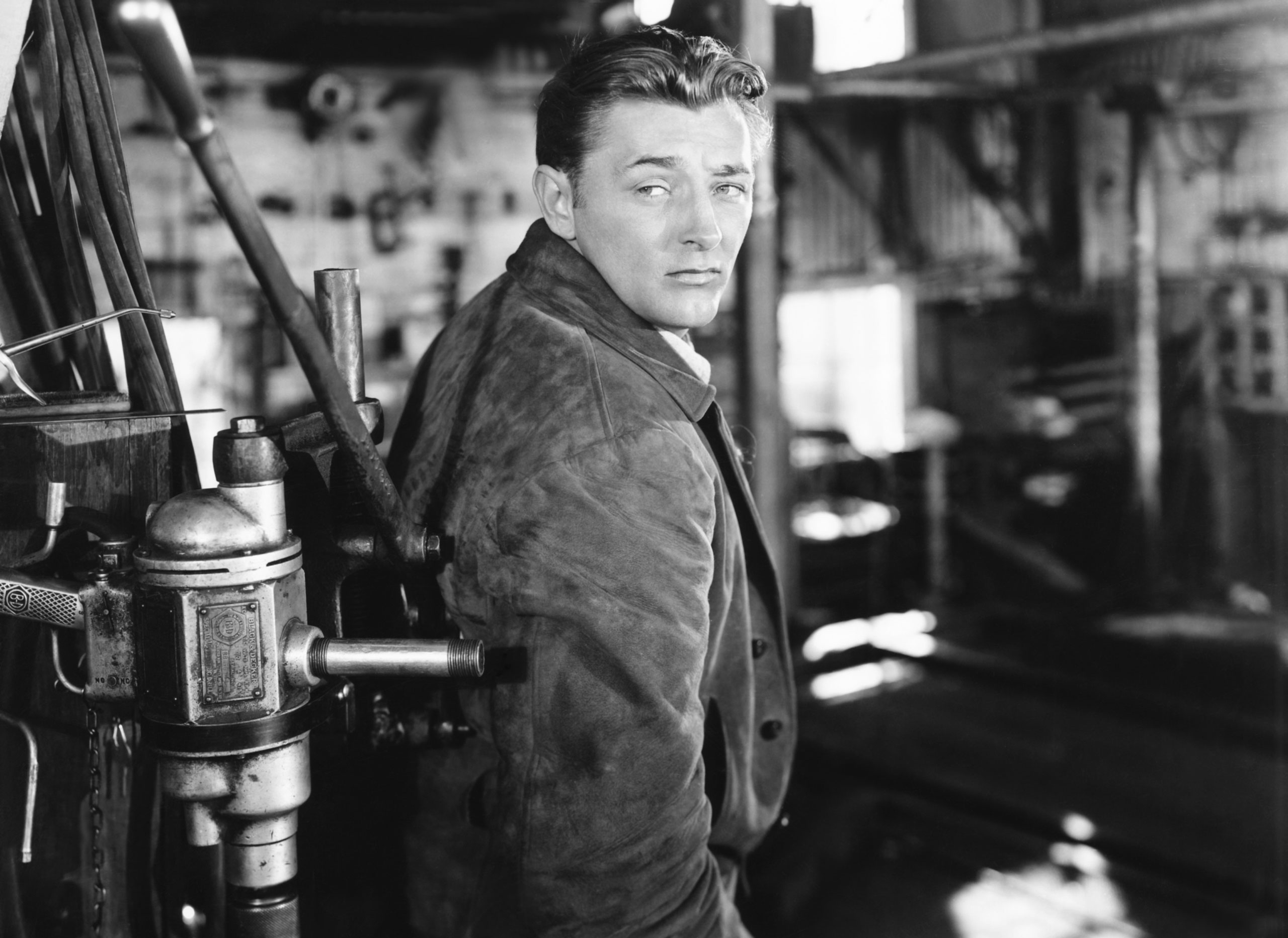 Robert Mitchum in <i>Out of the Past</i>. (Everett Collection)