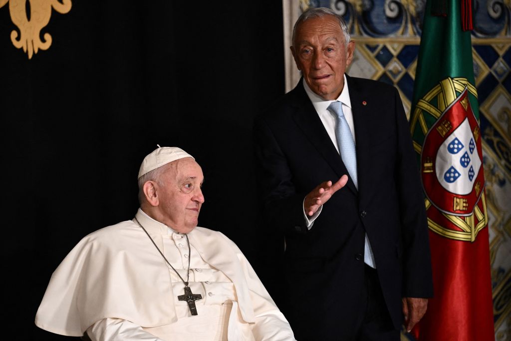 Viagem do Papa Francisco a Portugal obscurecida por escândalo de abusos do clero