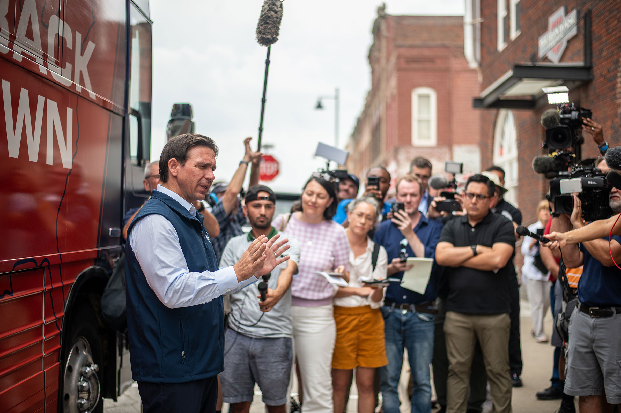 DeSantis meets the media during a July 27 campaign stop in Chariton, Iowa (Sergio Flores—The Washington Post/Getty Images)
