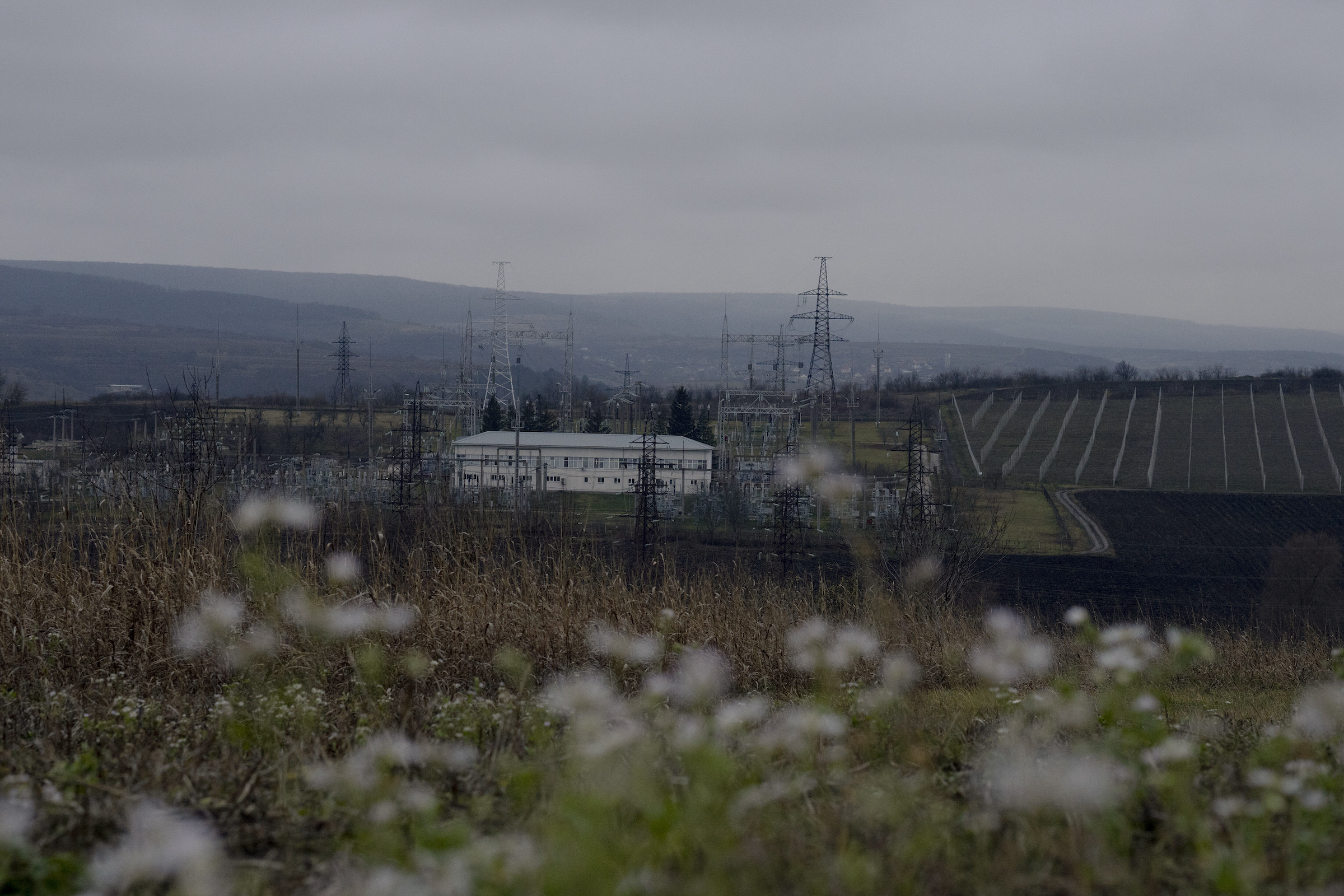 An electrical substation that delivers electricity to Chi?in?u, near the village of Negre?ti, Moldova on Nov. 30, 2022. (Andreea Campeanu/The New York Times)
