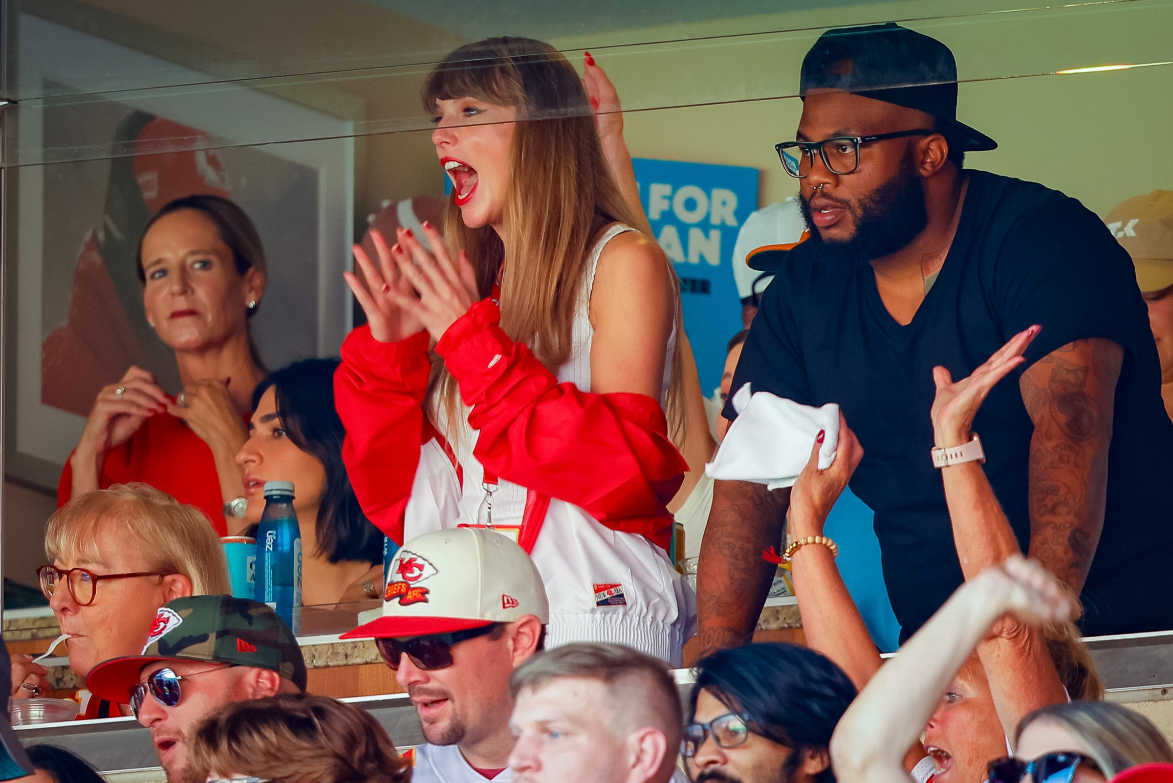 Taylor Swift cheering at the Kansas City Chiefs game