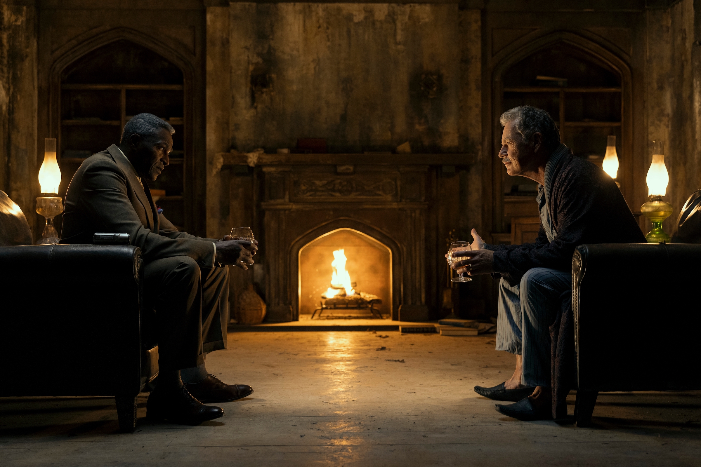 The Fall of the House of Usher. (L to R) Carl Lumbly as C. Auguste Dupin, Bruce Greenwood as Roderick Usher in episode 101 of The Fall of the House of Usher. Cr. Eike Schroter/Netflix © 2023