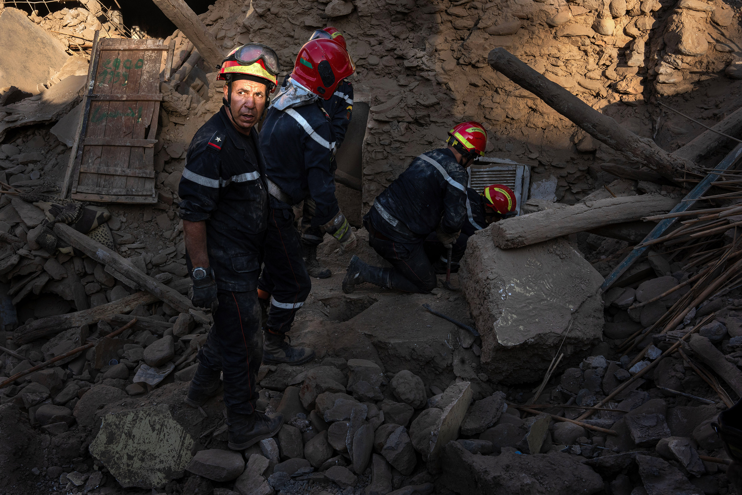 Moroccan firemen work to remove the bodies of people who were crushed to death when a cafe collapsed during the earthquake in Amizmiz on Sept. 10. (Ximena Borrazas—SOPA Images/LightRocket/Getty Images)
