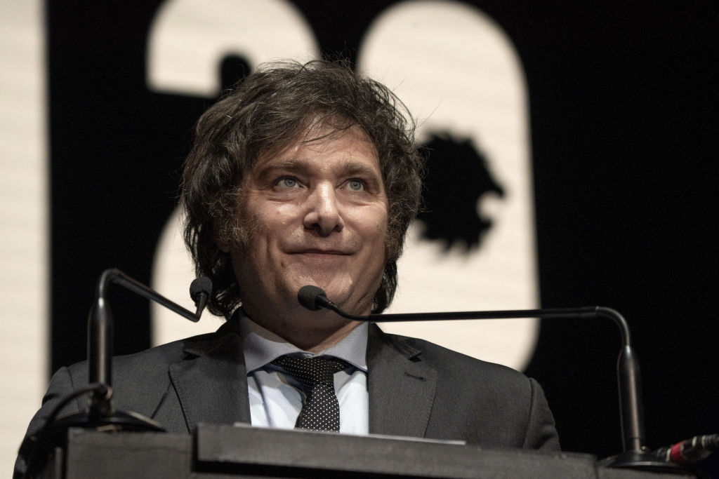 Javier Milei: Spitzenreiter im argentinischen Präsidentenrennen