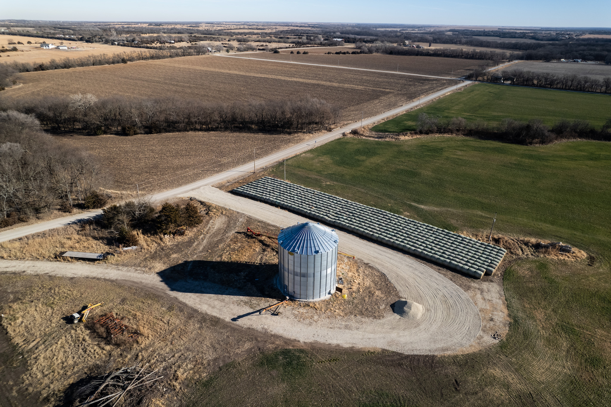 Corn silo in Kansas. Charm Industrial sources biomass such as corn stalks which it turns into bio-oil for storing carbon. (Courtesy of Charm Industrial)