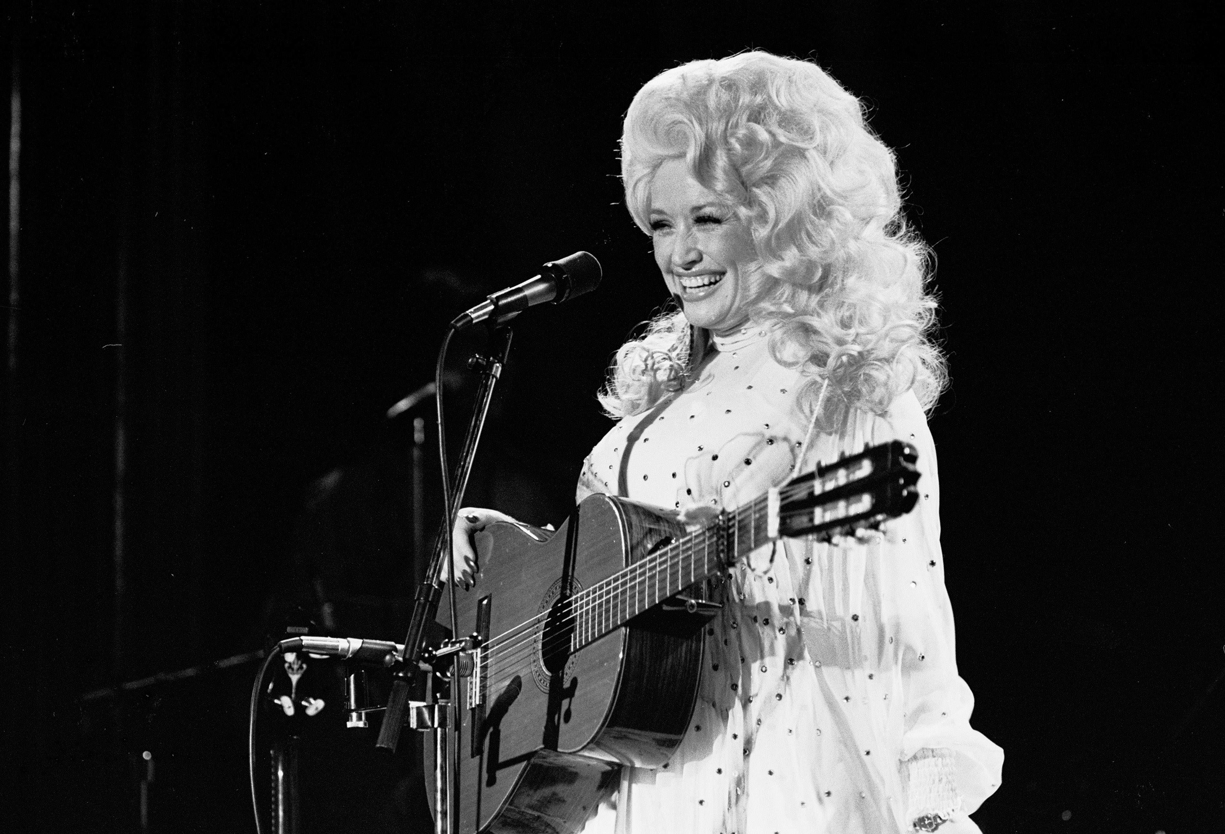 Dolly Parton performing in the 1970s. (Richard E. Aaron—Redferns/Getty Images)