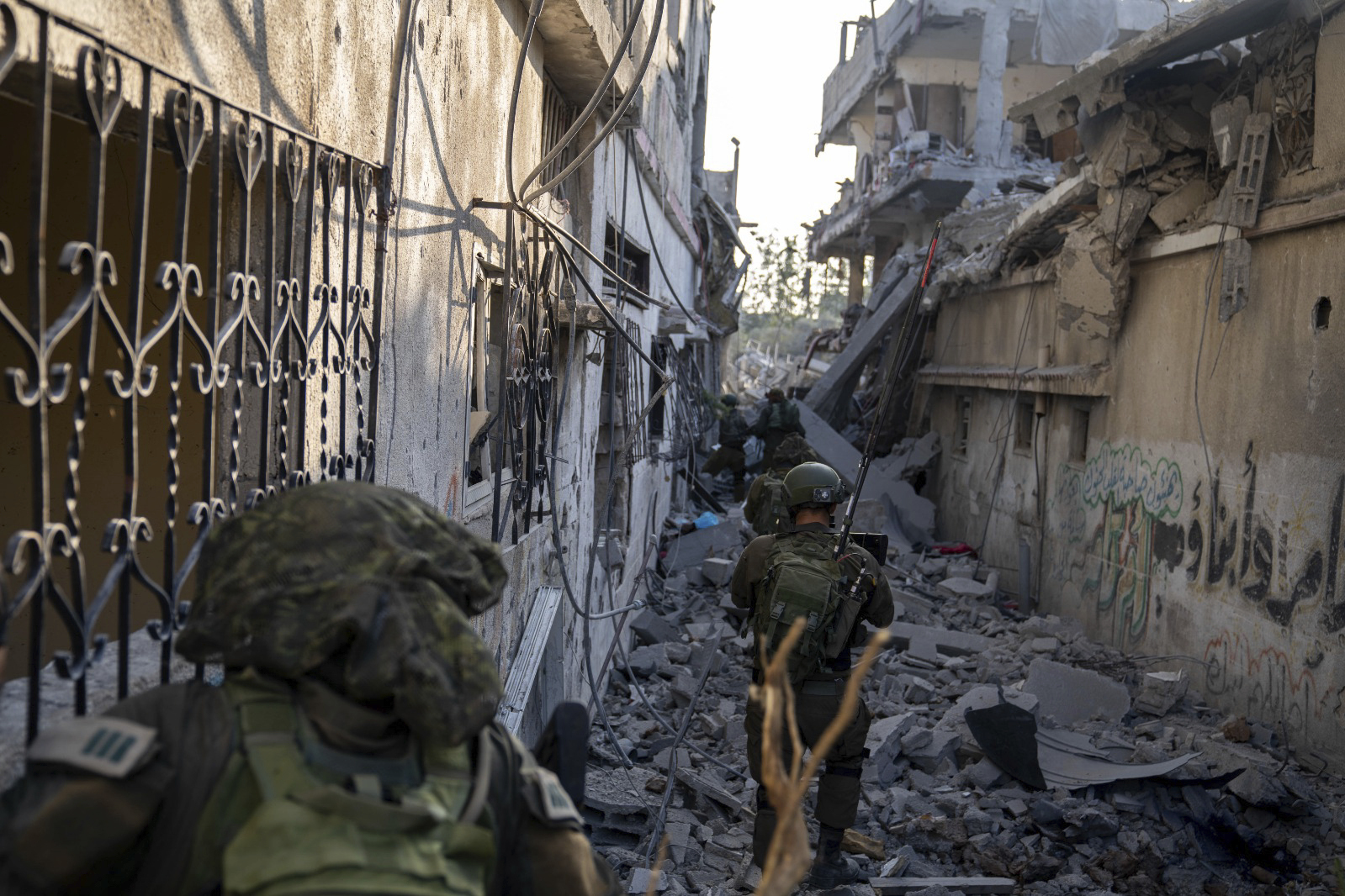 Israeli Strikes Kill Multiple Civilians in Gaza Combat Zone