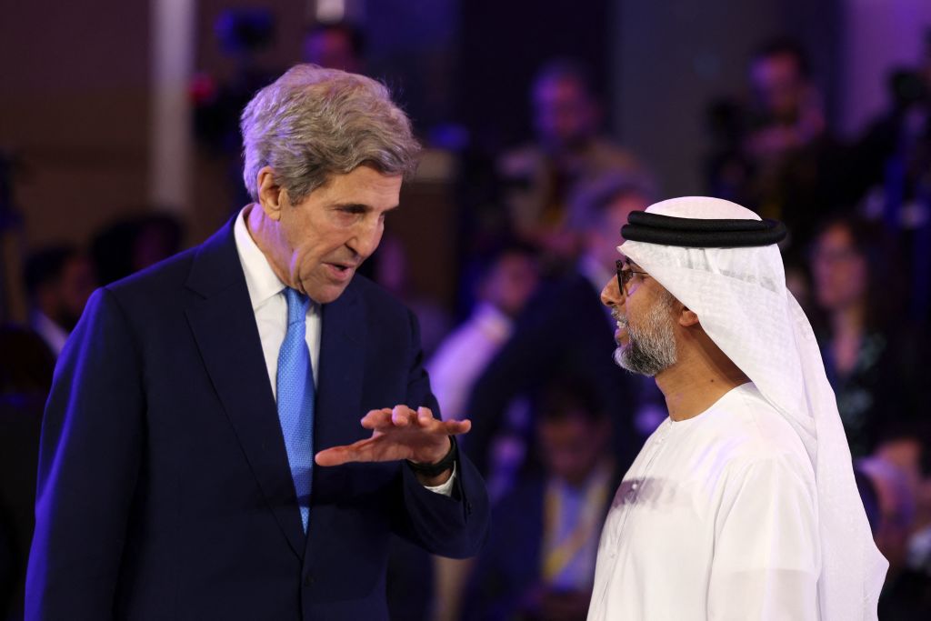 John Kerry speaks with UAE's Minister of Energy and Industry Suhail al-Mazrouei