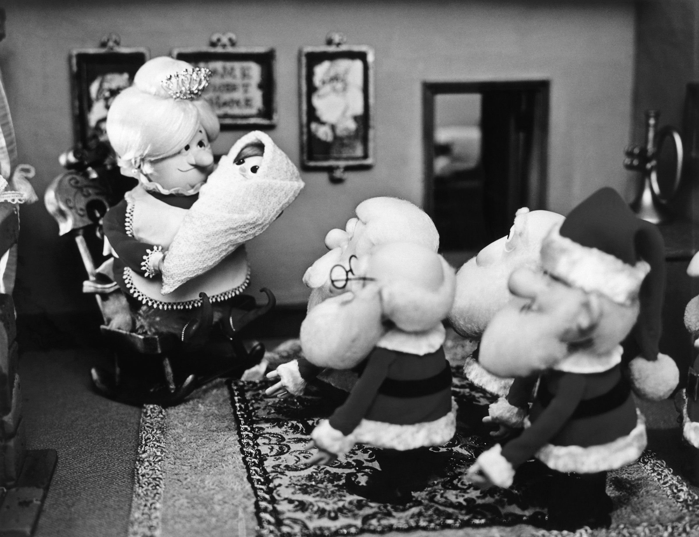 SANTA CLAUS IS COMIN' TO TOWN, from left: Tanta Kringle, Kris Kringle, The Kringle Elves, 1970