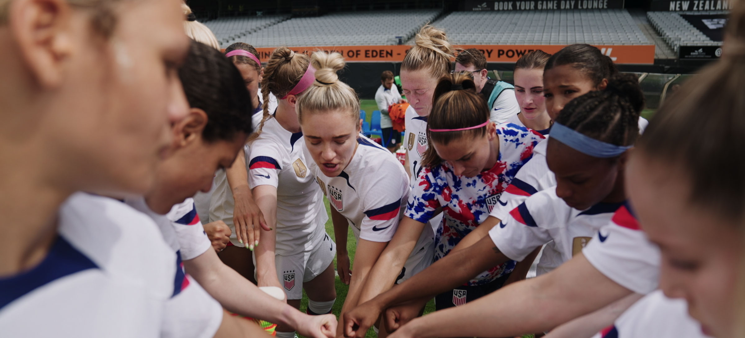 Members of the 2023 FIFA Women's World Cup U.S. Team in Netflix’s Under Pressure: The U.S. Women's World Cup Team. Cr. Courtesy of Netflix © 2023