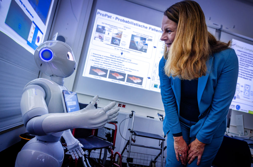Robots dans les hôpitaux : l’assistance IA réussit la phase de test des patients