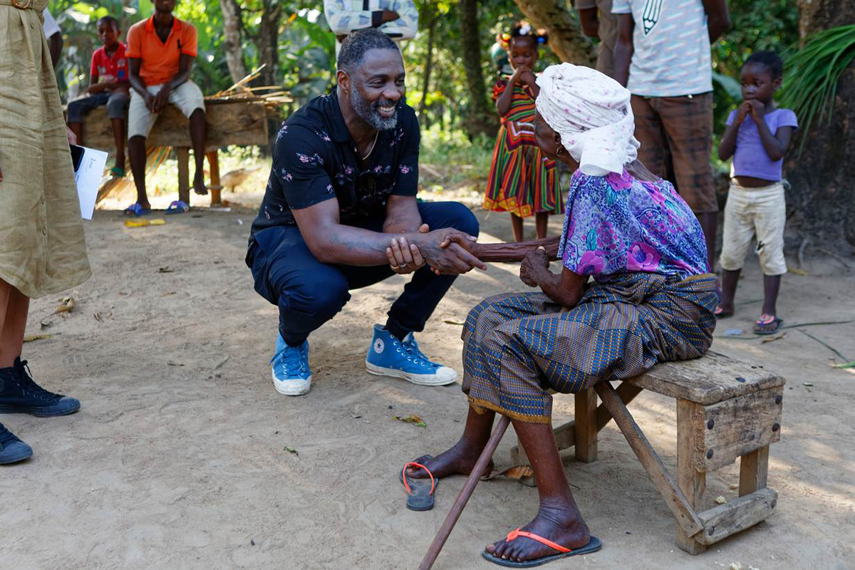 Idris Elba in Sierra Leone on a 2019 IFAD mission (Rodney Quarcoo—IFAD)