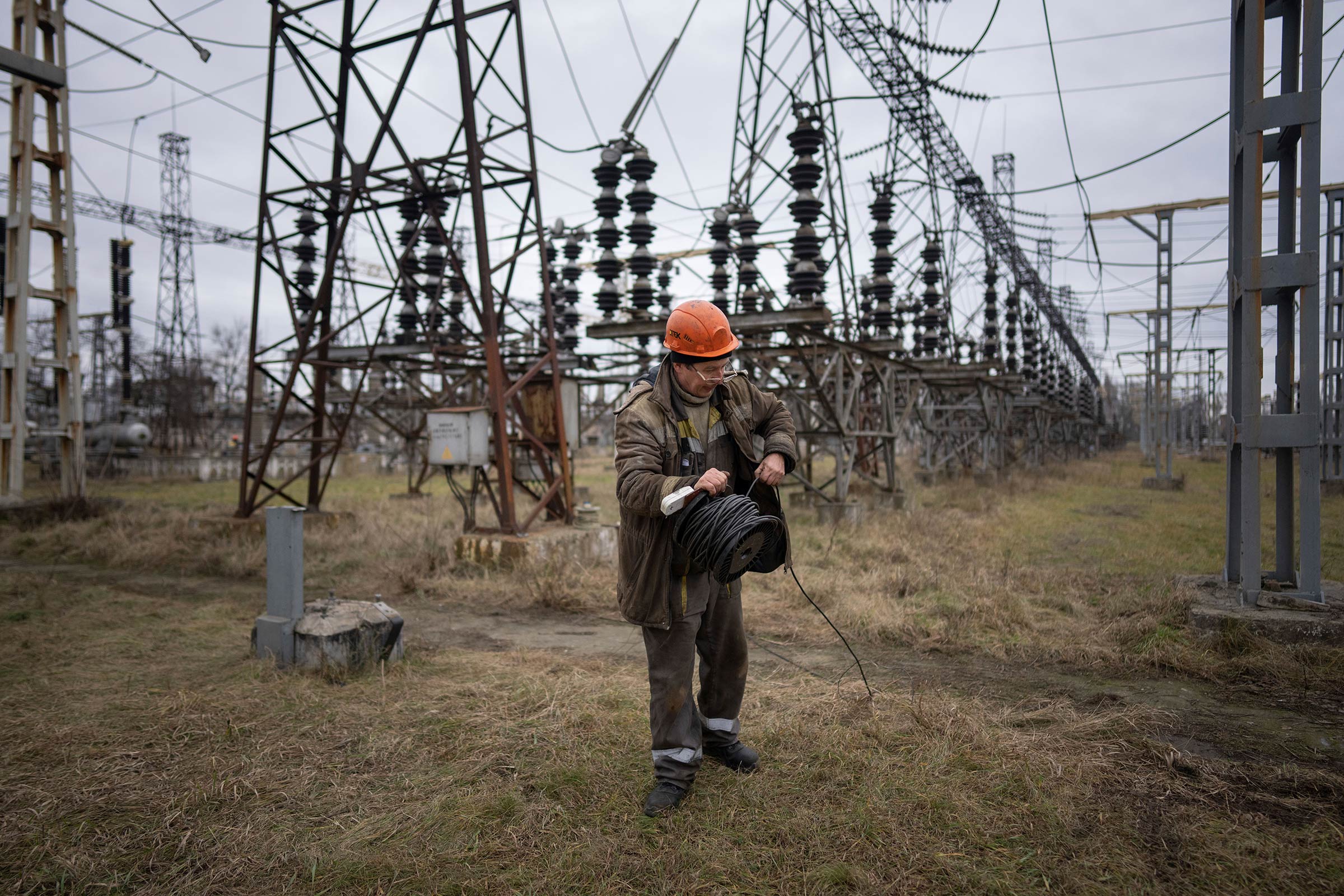A worker at a power plant repairs damages after a Russian attack in central Ukraine, Jan. 5, 2023. (Evgeniy Maloletka—AP)