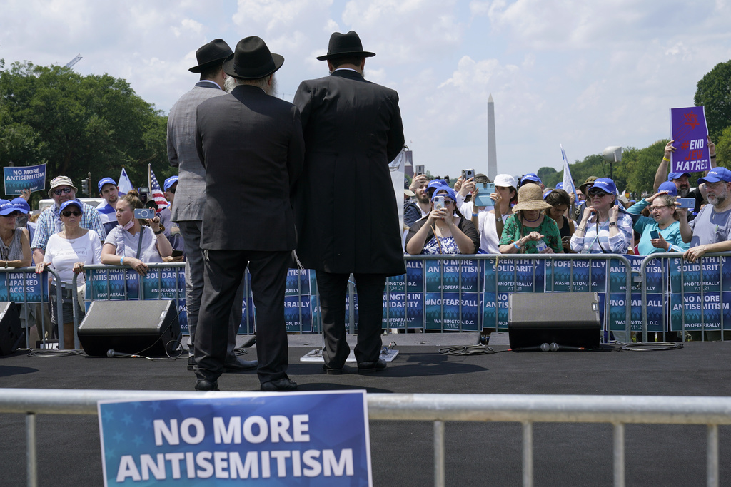 Fears Among U.S. Jews Over Safety and Antisemitism Surge, Survey Finds