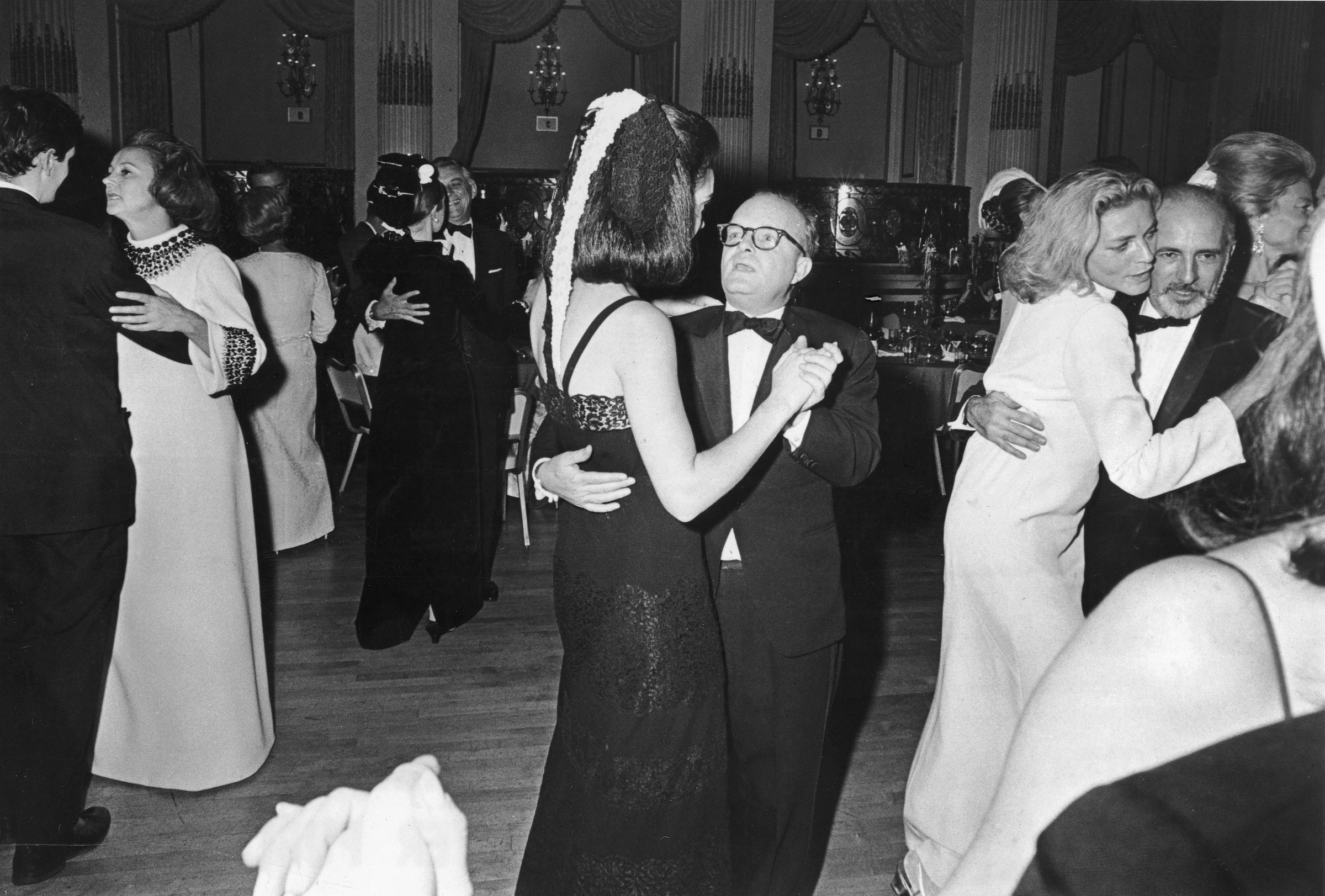 Truman Capote, Wendy Vanderbilt, Katherine Graham, and Lauren Bacall dance at Capote’s Black and White Ball
