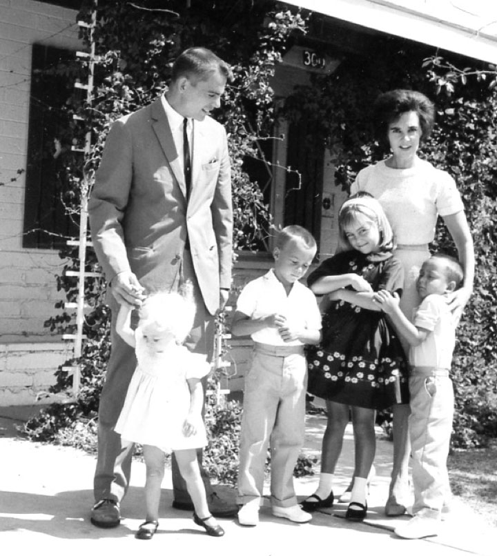 Sherri Chessen, her husband Robert Finkbine, and their four children, Tracy, Mark, Terri, and Steven, shortly after the thalidomide crisis of 1962.