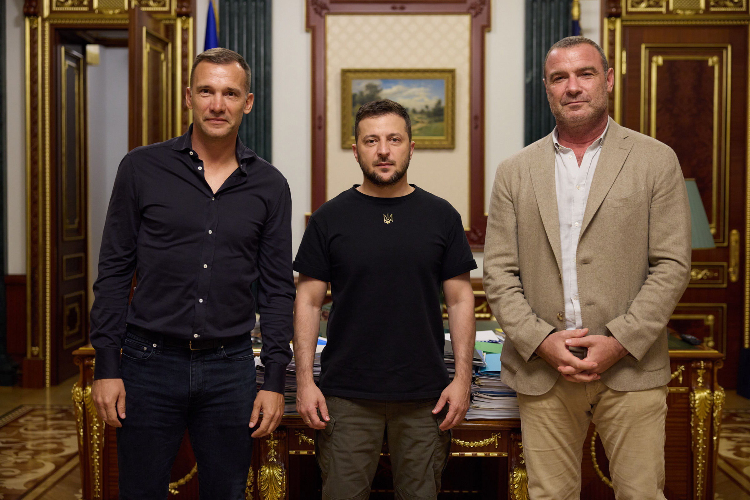 Scheiber has traveled to Ukraine and met with President Volodymyr Zelensky (center) and Andriy Shevchenko (left). (Courtesy Liev Schreiber)