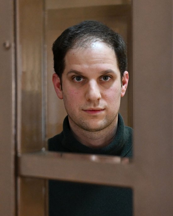 Evan Gershkovich in the defendants’ cage at a pretrial hearing in Moscow on Feb. 20