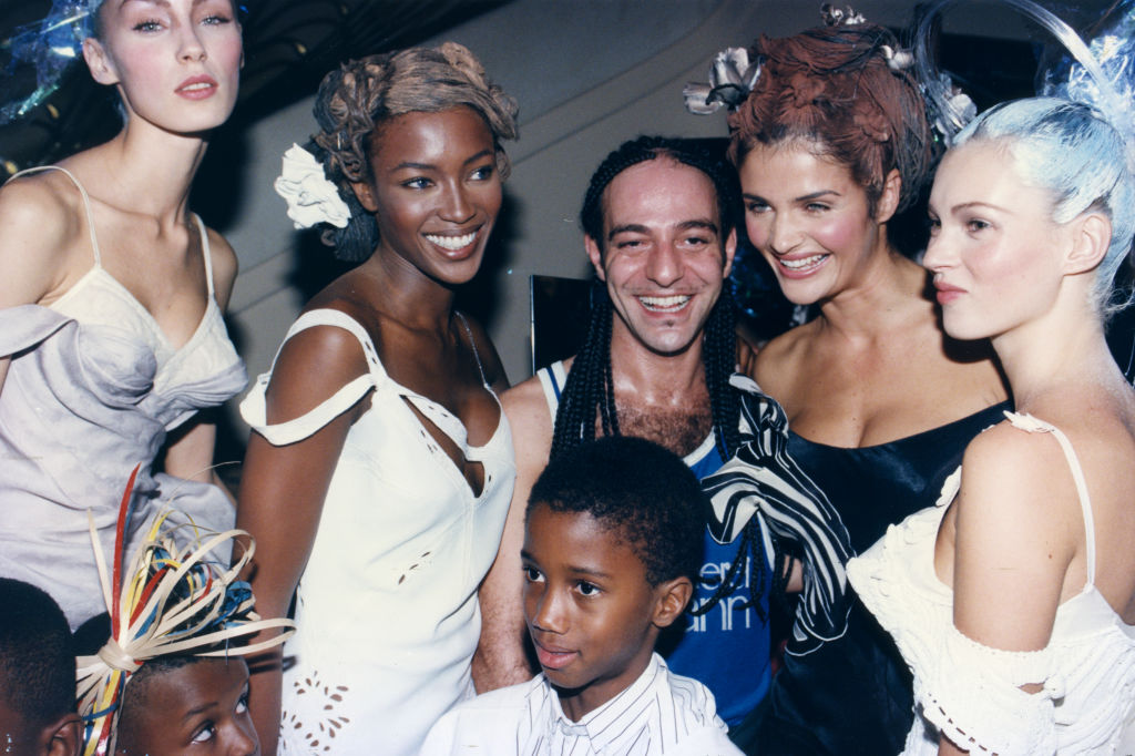 John Galliano, Naomi Campbell et Helena Christensen en 1996