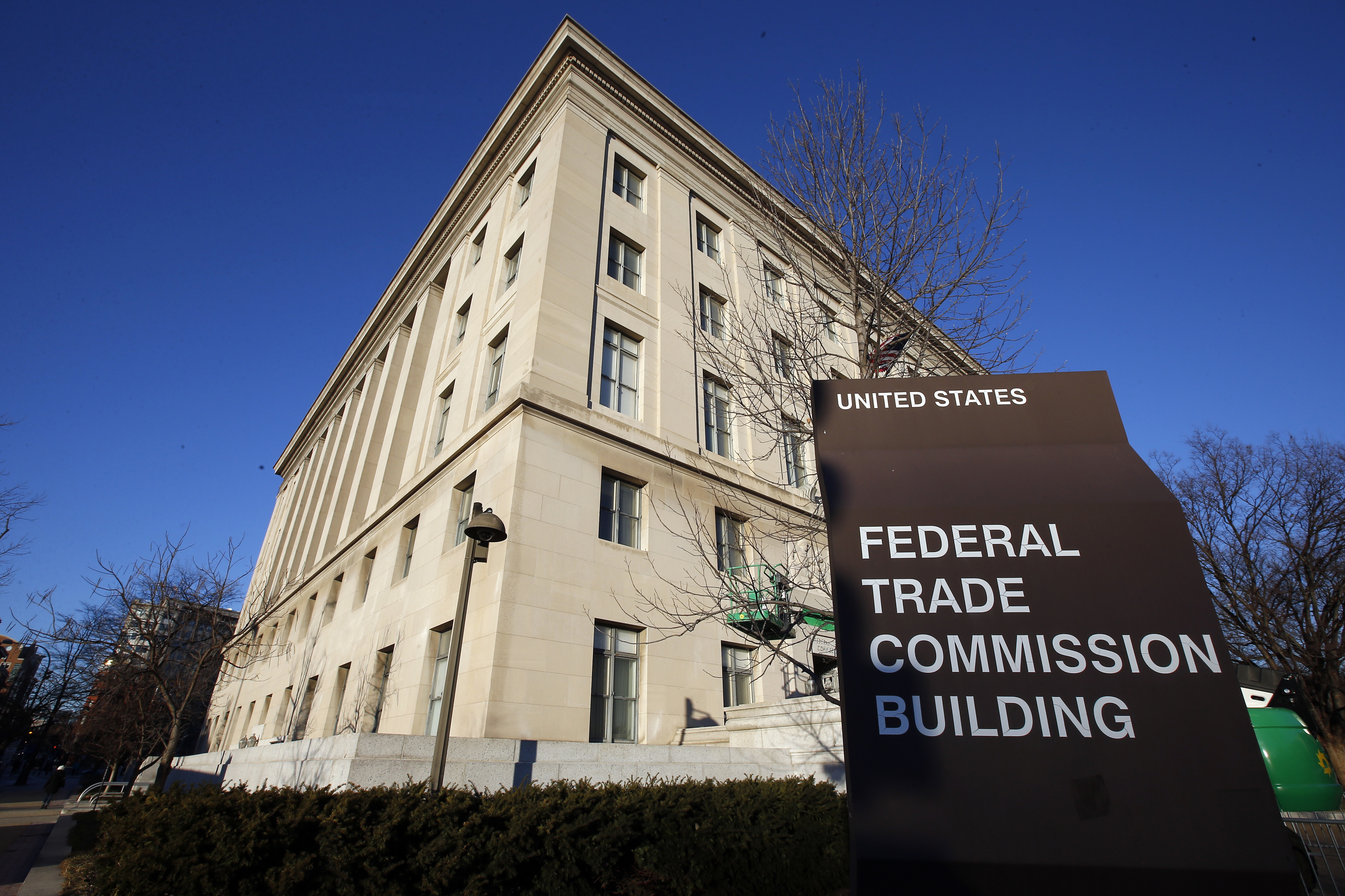 New FTC Rule Bans ‘Noncompete’ Agreements for Most Employees