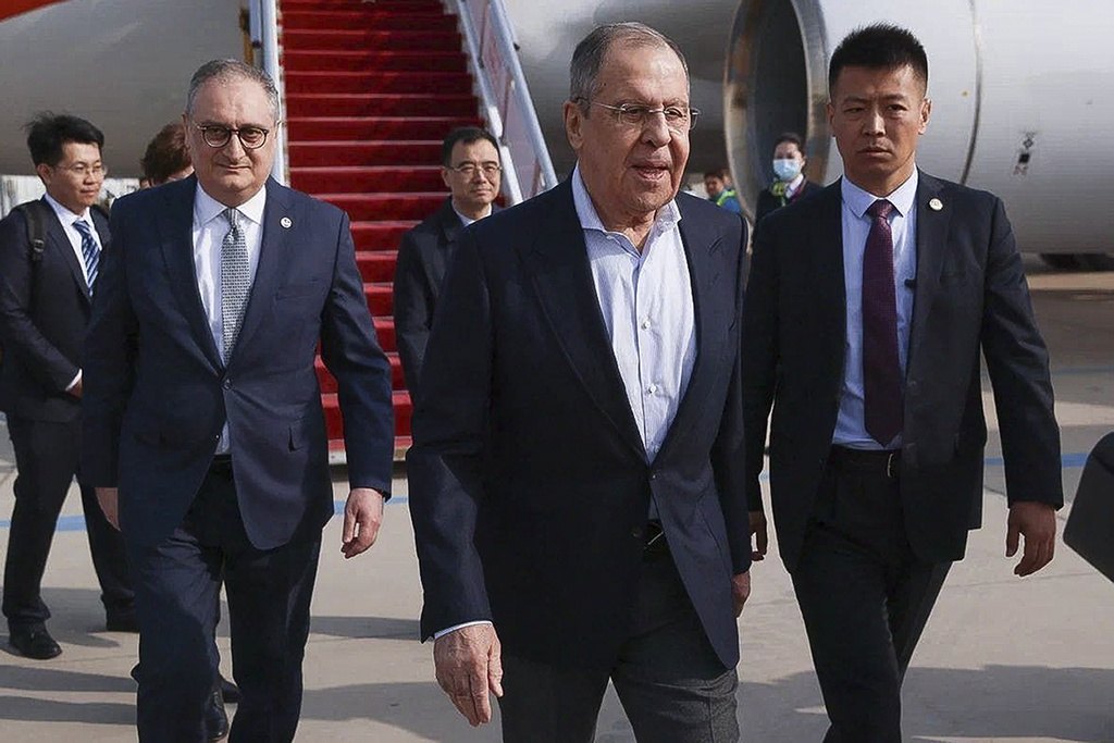 俄罗斯最高外交官访问中国，推动在乌克兰战争中加强两国关系
